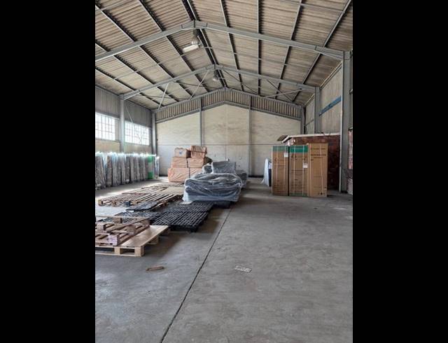 INDUSTRIAL PROPERTY TO RENT IN NORTH END